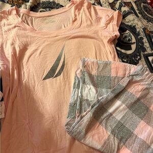 Nautica Women’s Pajama Set. Light Pink Round Top & Plaid Bottoms Size Medium.